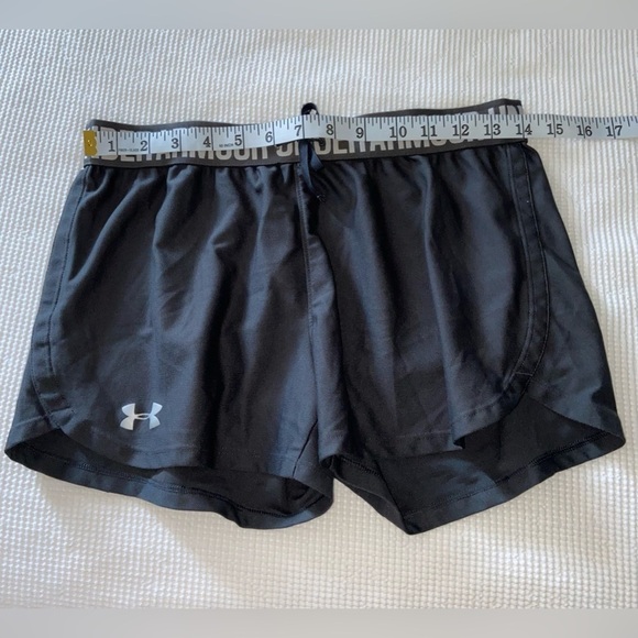Women’s UNDER ARMOUR dark gray workout shorts heat gear loose fit size small - Picture 5 of 8